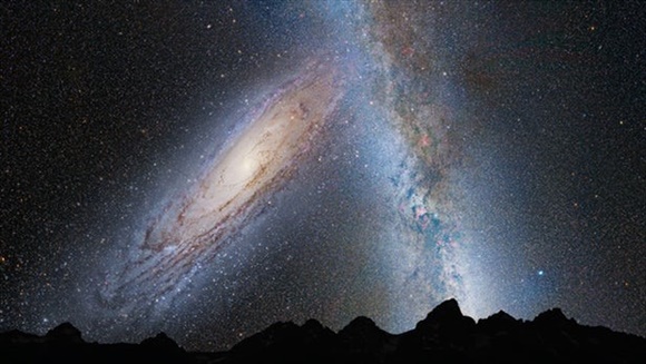 hubble'ın hunharca galaksi yiyen katil galaksiyi görüntülemesi