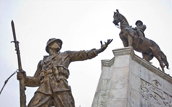 ankaradaki atatürk ve alman askerleri anıtı